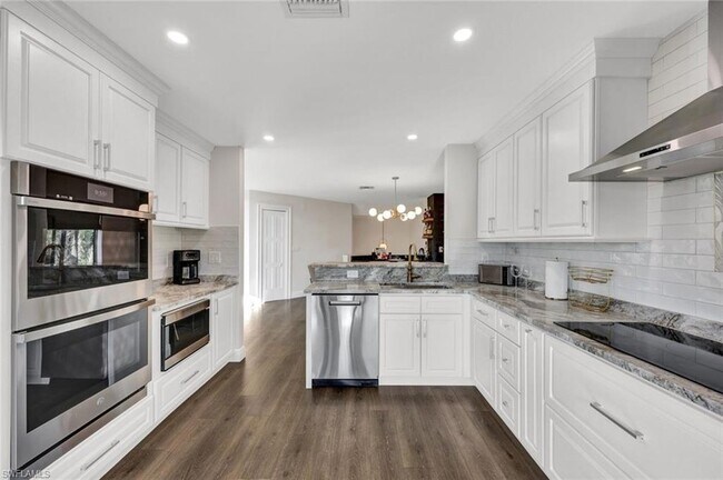 Building Photo - 27131 Oakwood Lake Dr