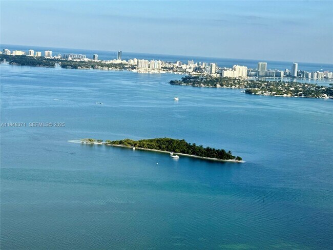 Foto del edificio - 700 NE 24th St