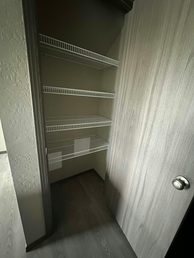 Building Photo - 9618 E Nixon Ave