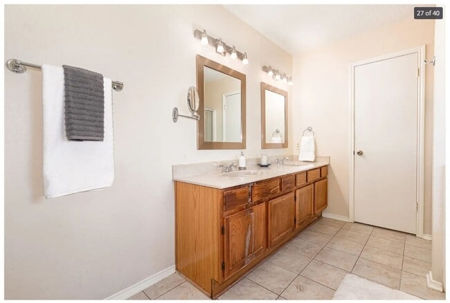 Foto del edificio - 404 Nita Ln