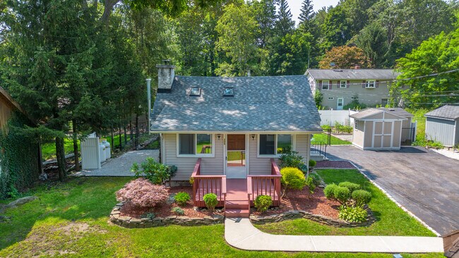 move in ready - 205 Winetka Rd