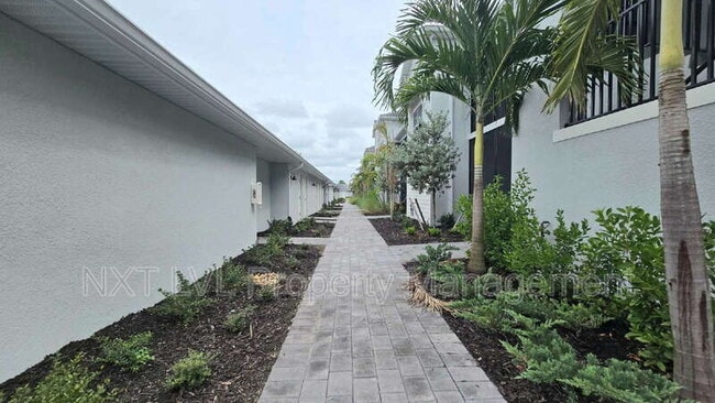 Foto del edificio - 15185 Bluffton Ln