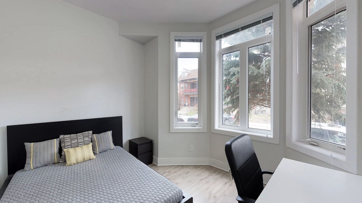 Primary Photo - 73 Ave Blackburn