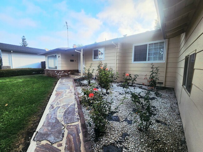 Building Photo - 5274 Heritage Dr