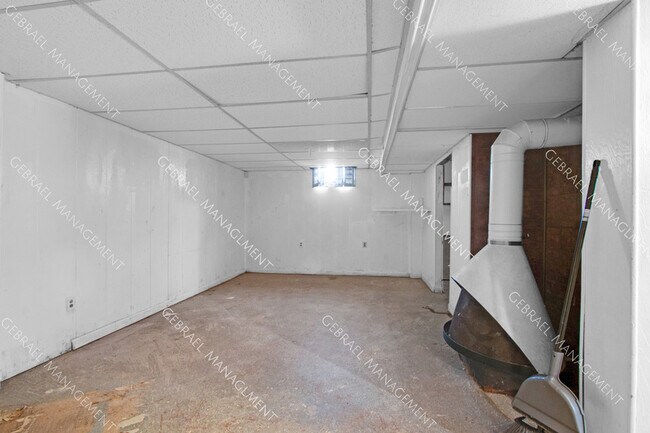 Building Photo - 3305 Sherwood Dr