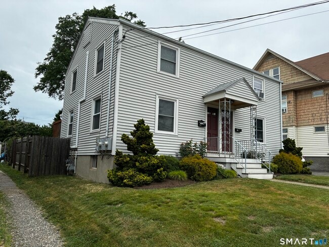 Building Photo - 424 Rockwell Ave