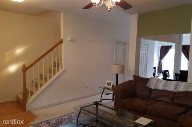 Building Photo - 2 br, 2.5 bath Townhome - 653 Vista Ave.