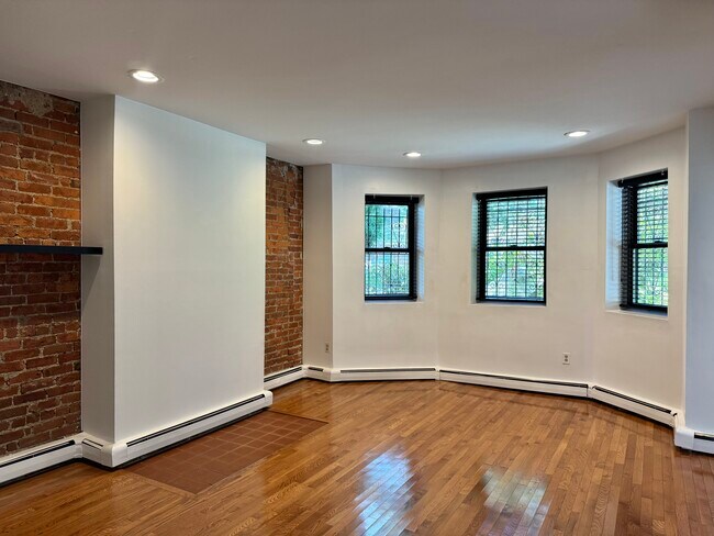 Foto del edificio - 390 Riverway