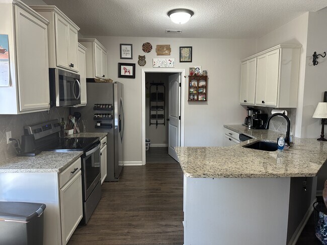 Building Photo - 27 Dove Run Dr