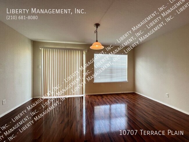 Building Photo - Gorgeous 3br/2.5bath home