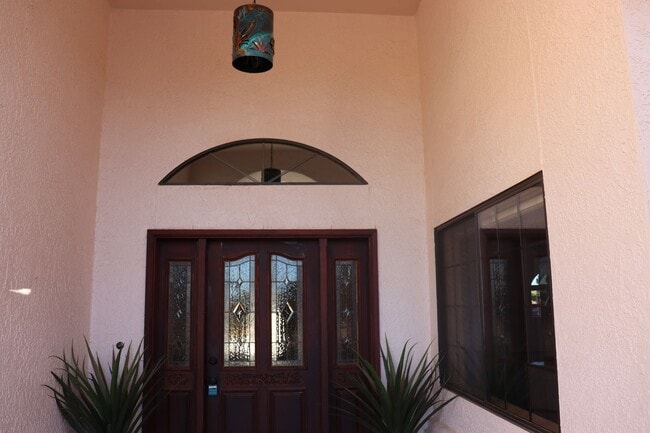 Building Photo - Golf Course Location