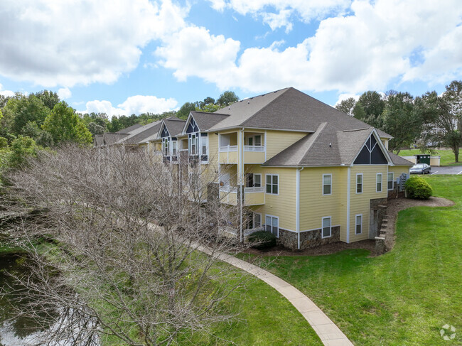 Building Photo - The Villas at Pebble Creek