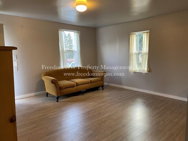 Foto del edificio - 515 Phoenix St NE