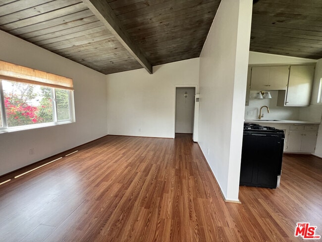 Building Photo - 2215 Orange Grove Ave