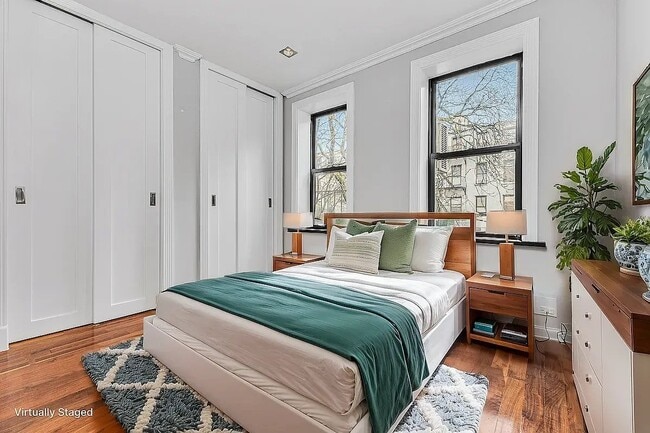 Foto del edificio - 529 E 6th St