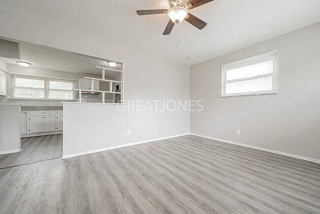 Building Photo - 1137 Maple Ave