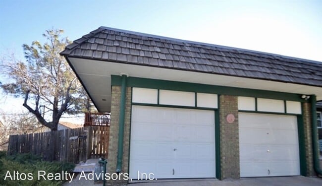 Building Photo - 1072-1078 S Arbutus St