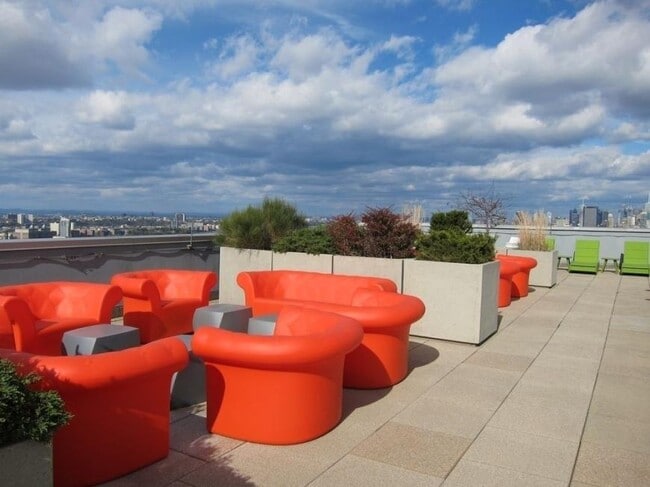Building Photo - 3 bedroom in NEW YORK NY 10282