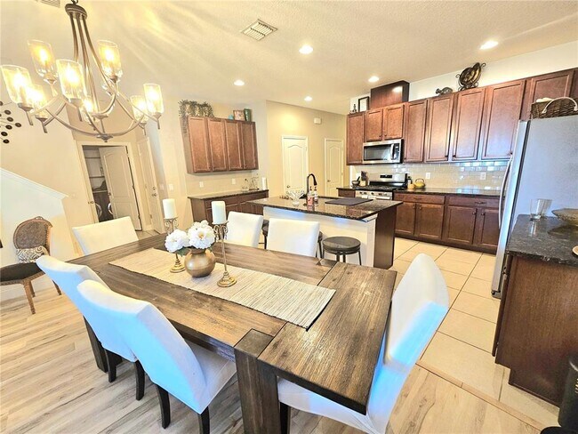 Foto del edificio - 15267 Honeybell Dr