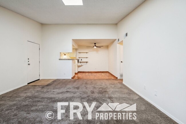 Foto del edificio - Great Condo In Windsor Community
