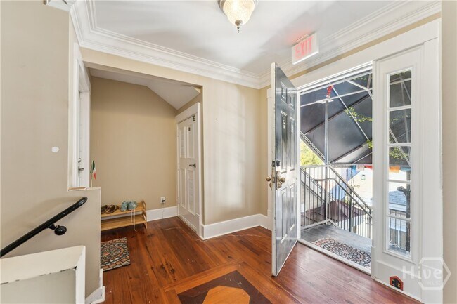 Foto del edificio - 8 W 37th St