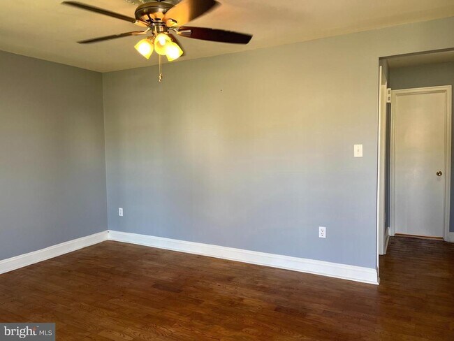 Building Photo - 5815 Riverside Dr