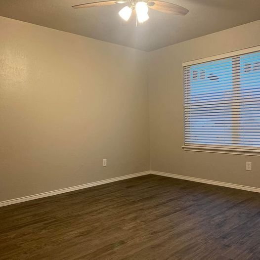 Foto del edificio - 501 Industrial Dr W