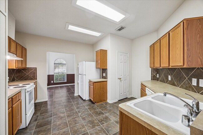 Foto del edificio - 15519 Hickory Dale St