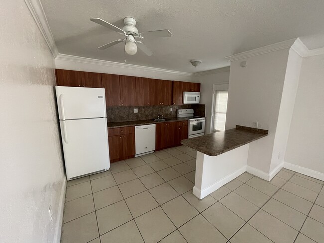 Building Photo - 890 NW 45th Ave