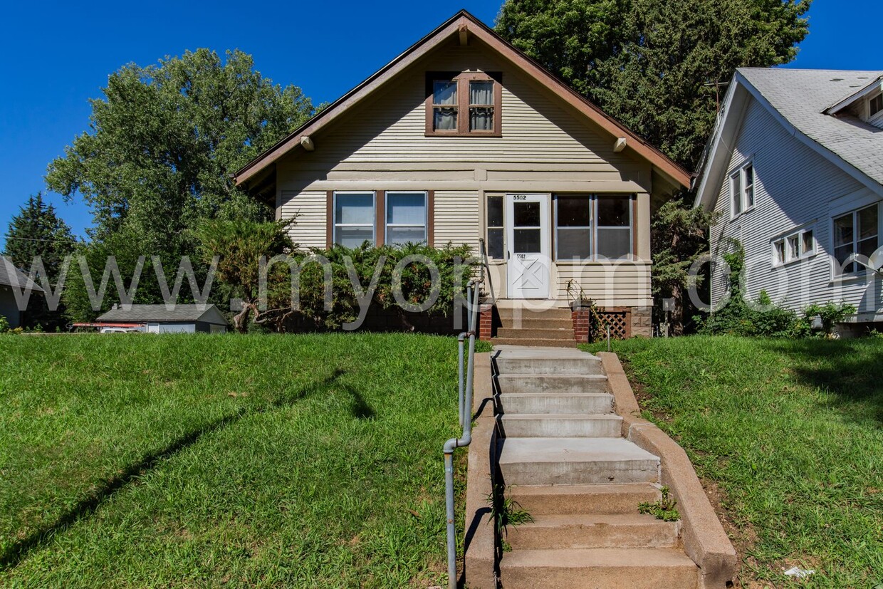 Primary Photo - Charming 2 Bedroom Home | Miller Park