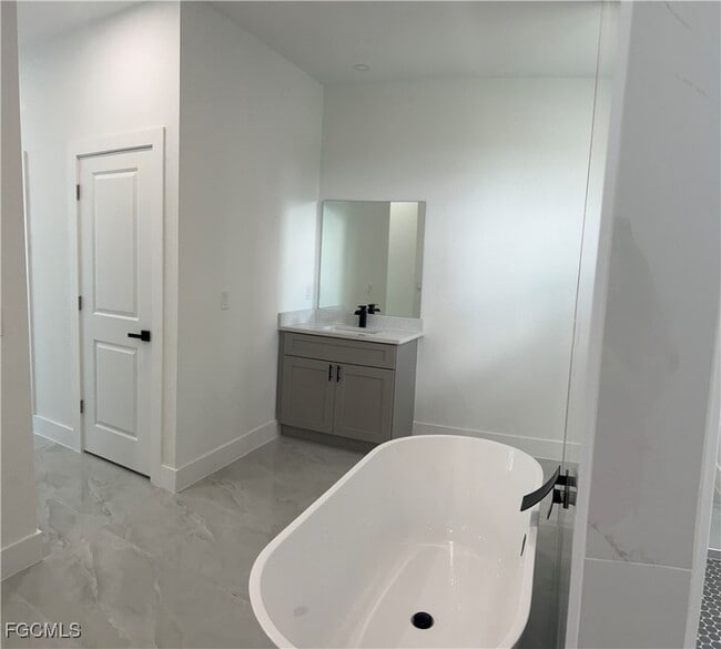 Building Photo - 804 NW 36th Pl