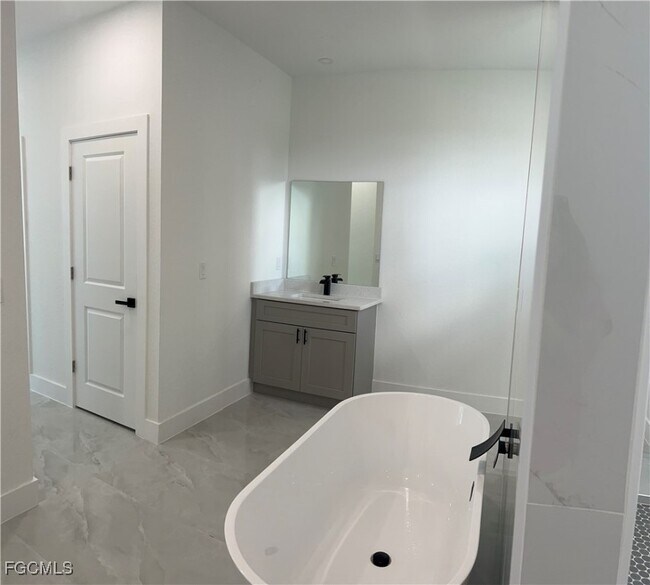Foto del edificio - 804 NW 36th Pl