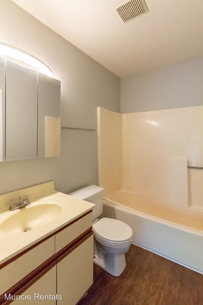 Building Photo - 3 br, 2 bath Apartment - 1001 W Wayne