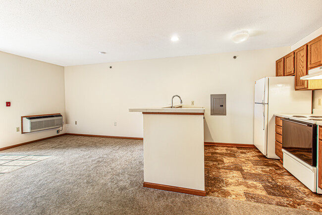 E- Living Area & Kitchen - Hunter's Creek