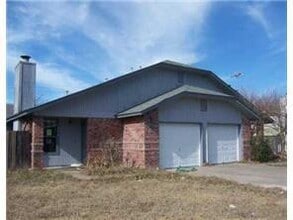 Building Photo - 1210 Hyridge St