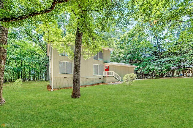 Building Photo - 225 Tamea Trail