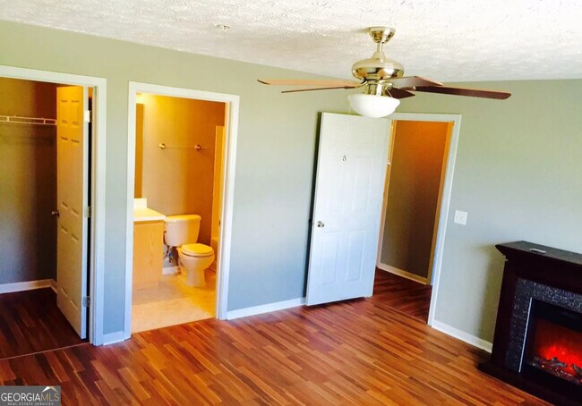 Building Photo - 5302 Fairington Ridge Cir