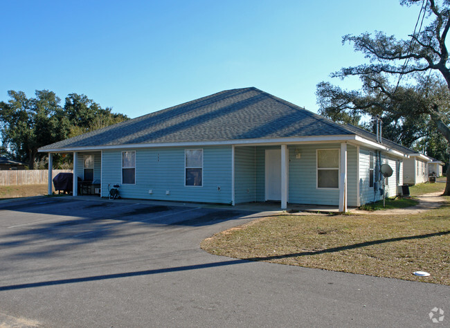 Building Photo - 909 E Johnson Ave