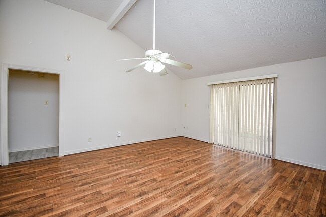 Building Photo - 11366 Oakcenter Dr