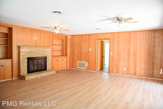 Building Photo - 402 Clairborne Ave