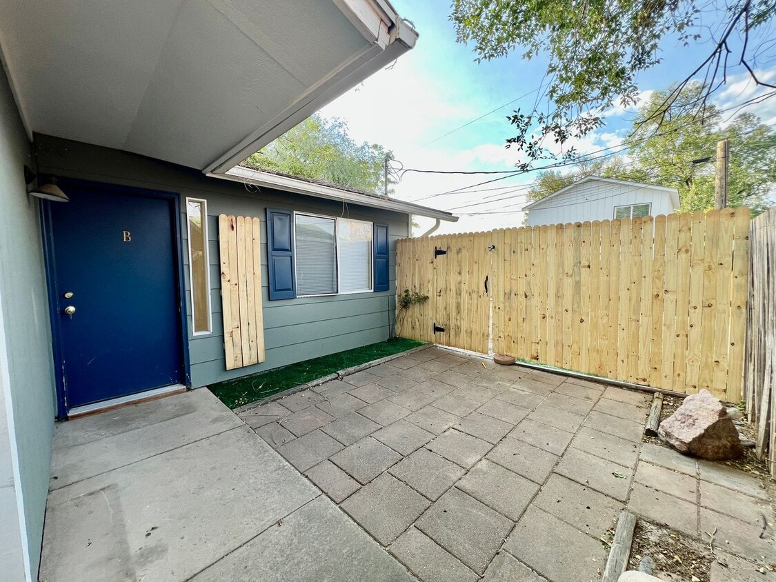 Primary Photo - 133 E 12th St