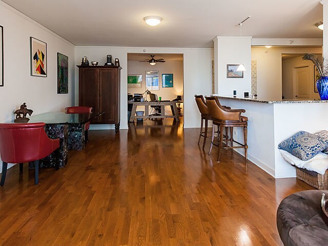 Foto del edificio - 450 E Waterside Dr