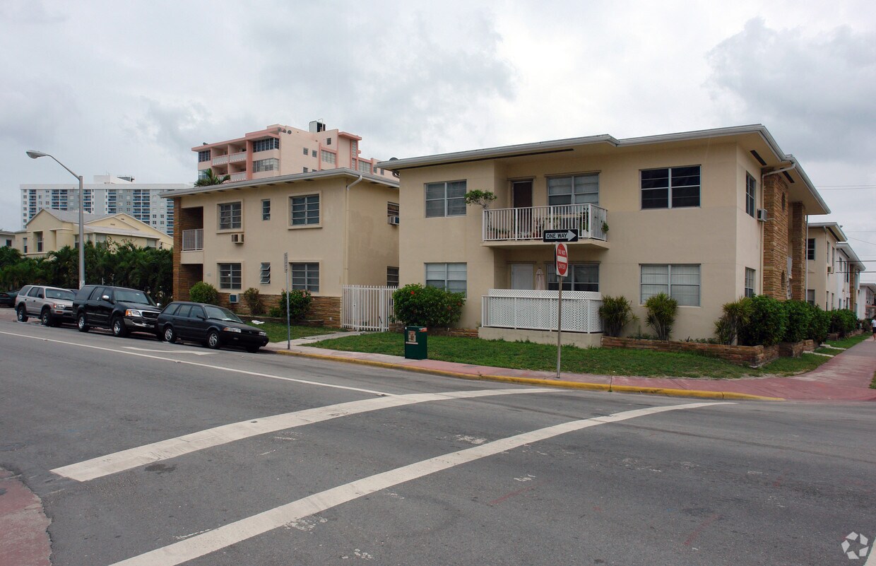 Foto del edificio - 6882 Harding Ave