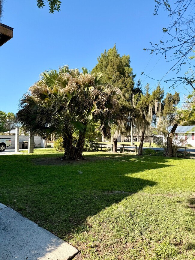 Foto del edificio - 160 N Lakeview Dr