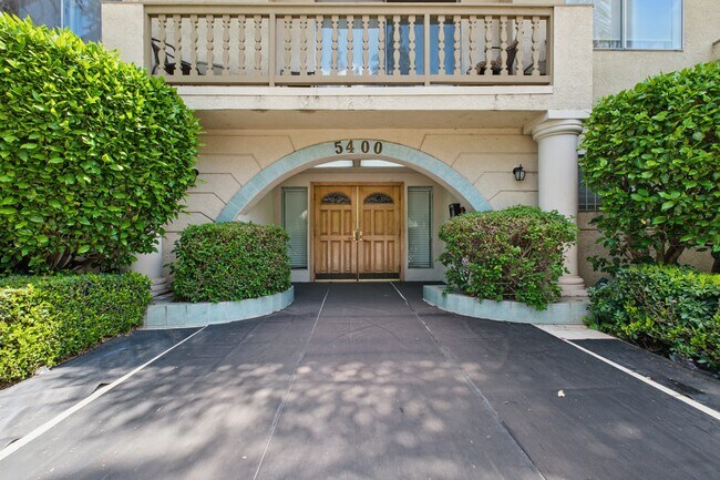 Foto del edificio - 5400 Lindley Ave