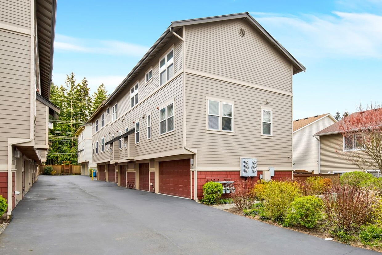 Efficient and Updated Townhouse Ready for Move-in! - Efficient and Updated Townhouse Ready for Move-in!