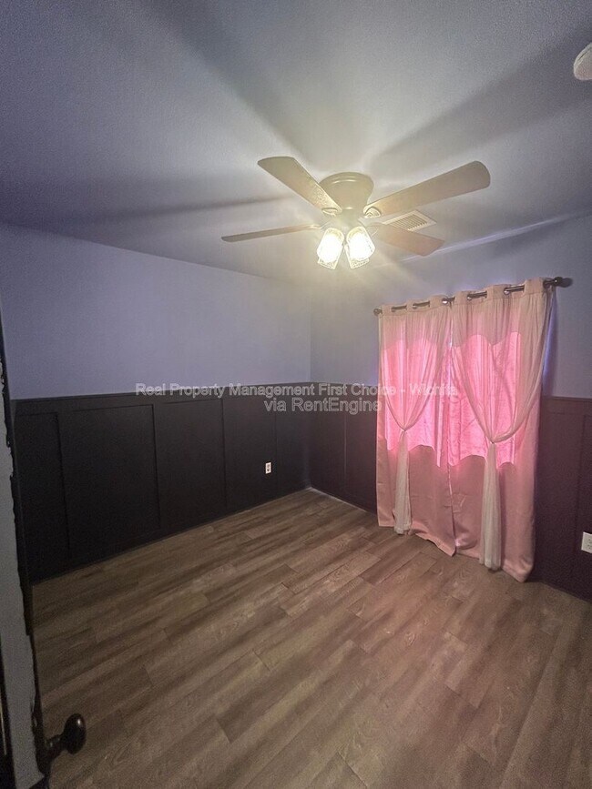 Building Photo - 200 S Lamar Ave