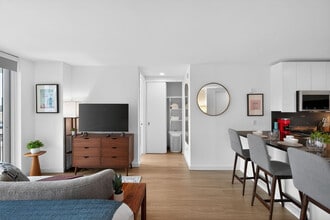 Building Photo - 68 W 37th St