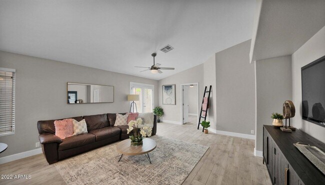 Building Photo - 5 bedroom 2 bath single level home in Peoria