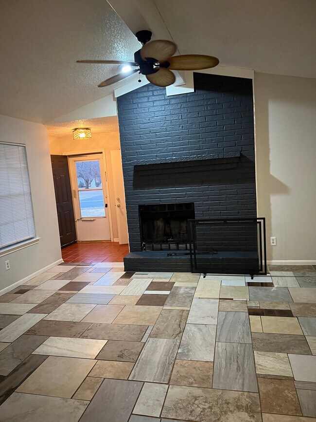 Building Photo - 2507 Bermuda Dr